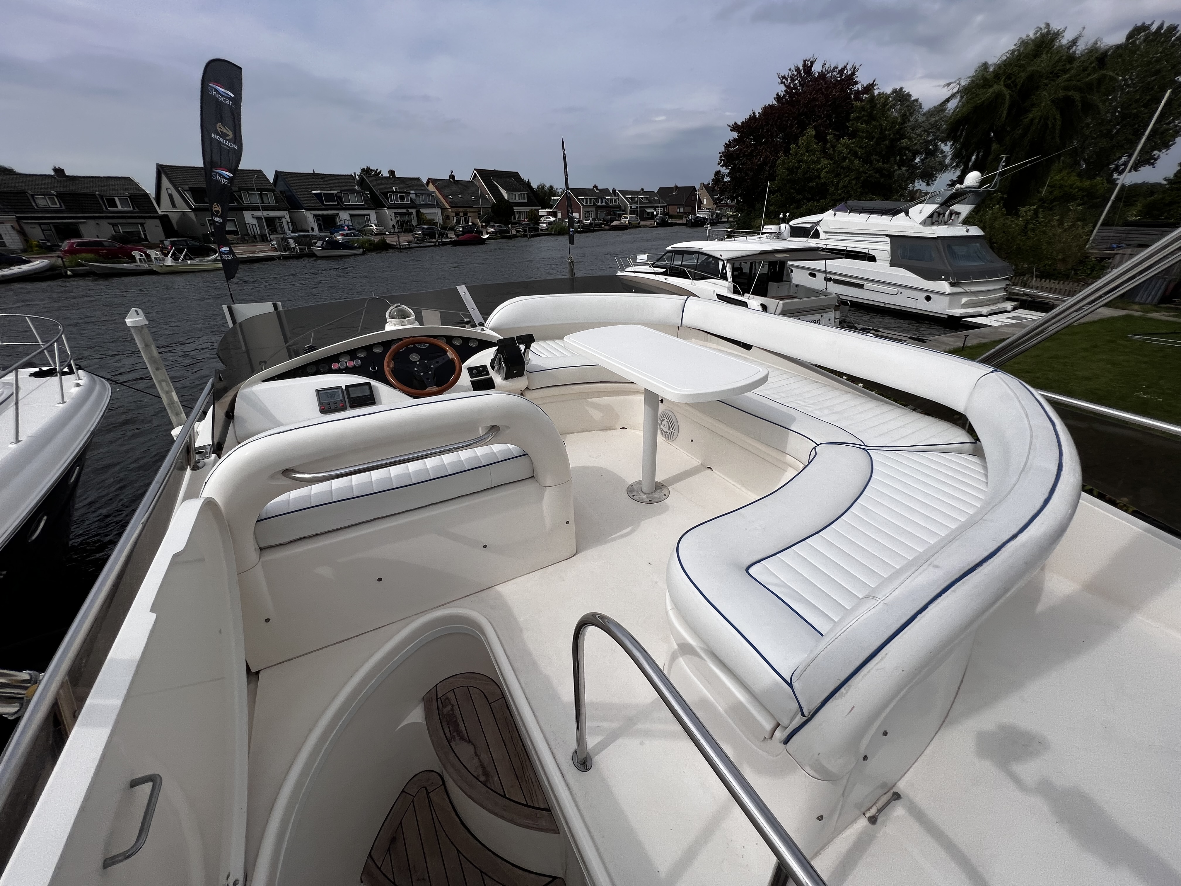 foto: 18 Fairline Phantom 42