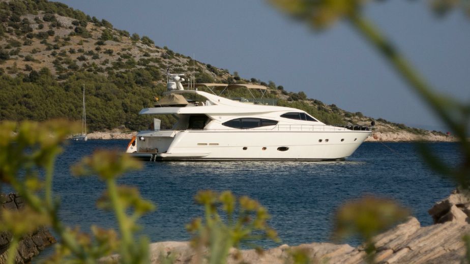 foto: 16 Ferretti  760