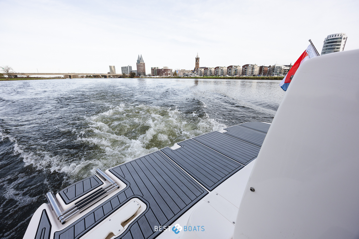 foto: 18 Rinker 342 Fiesta Vee