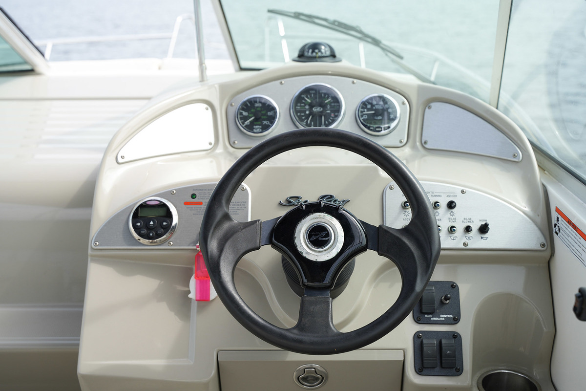 foto: 14 Sea Ray 255 Sundancer