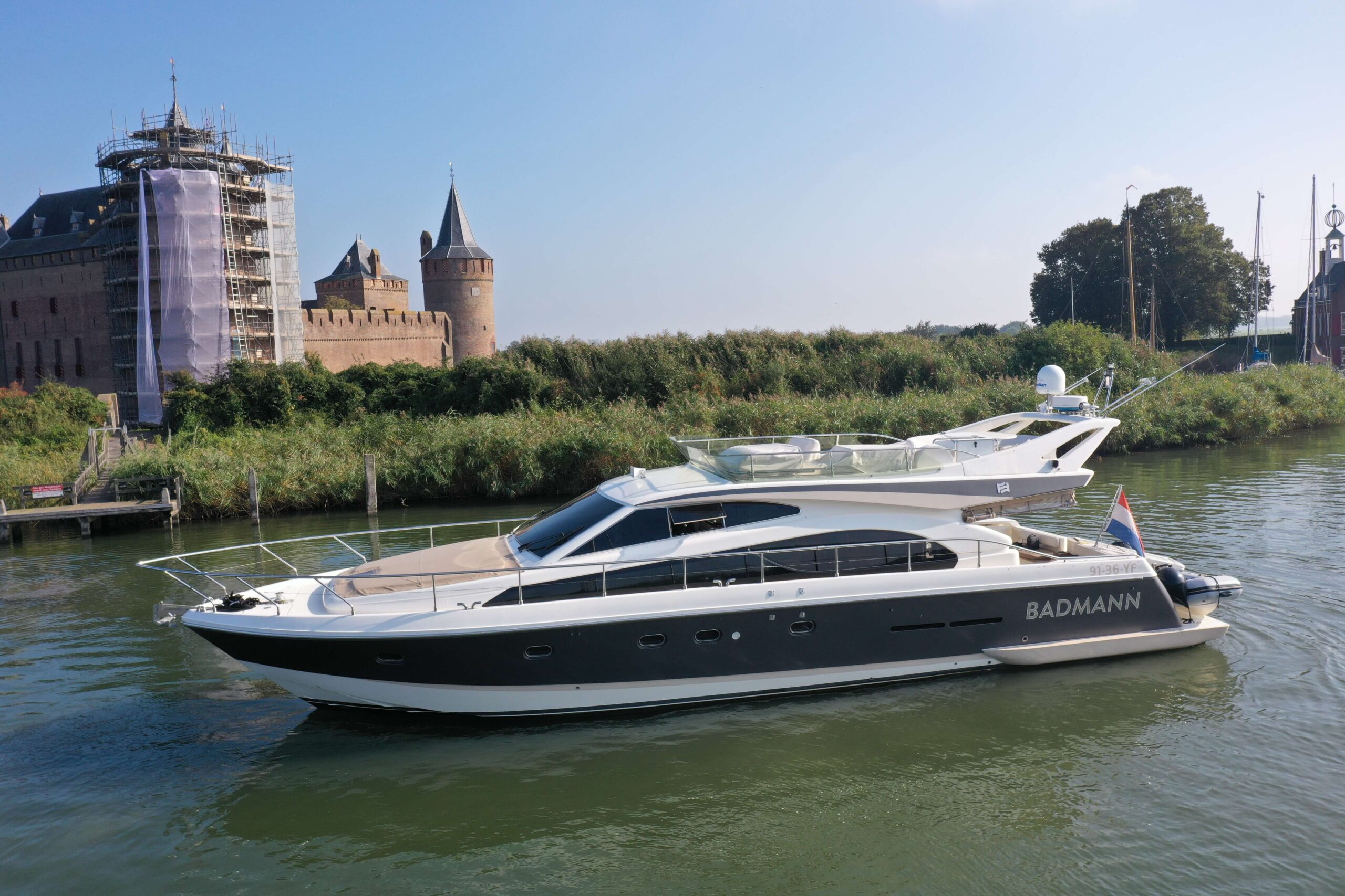 foto: 11 Ferretti Yachts 530
