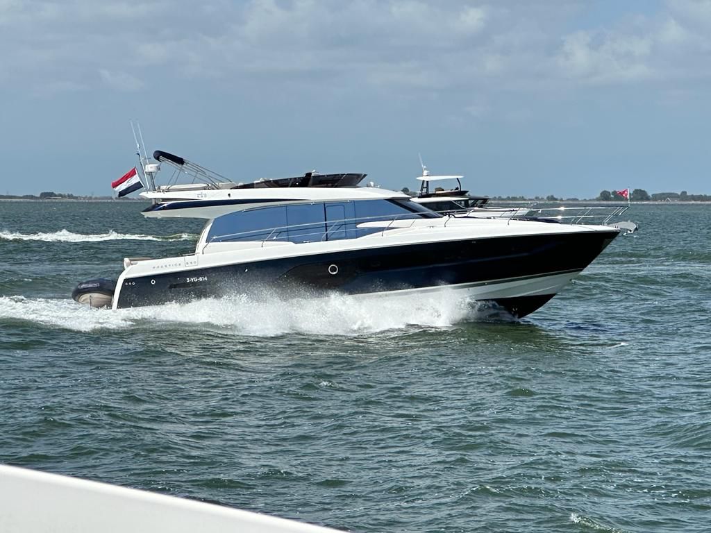 hoofdfoto: 1 Prestige 590 Flybridge #97