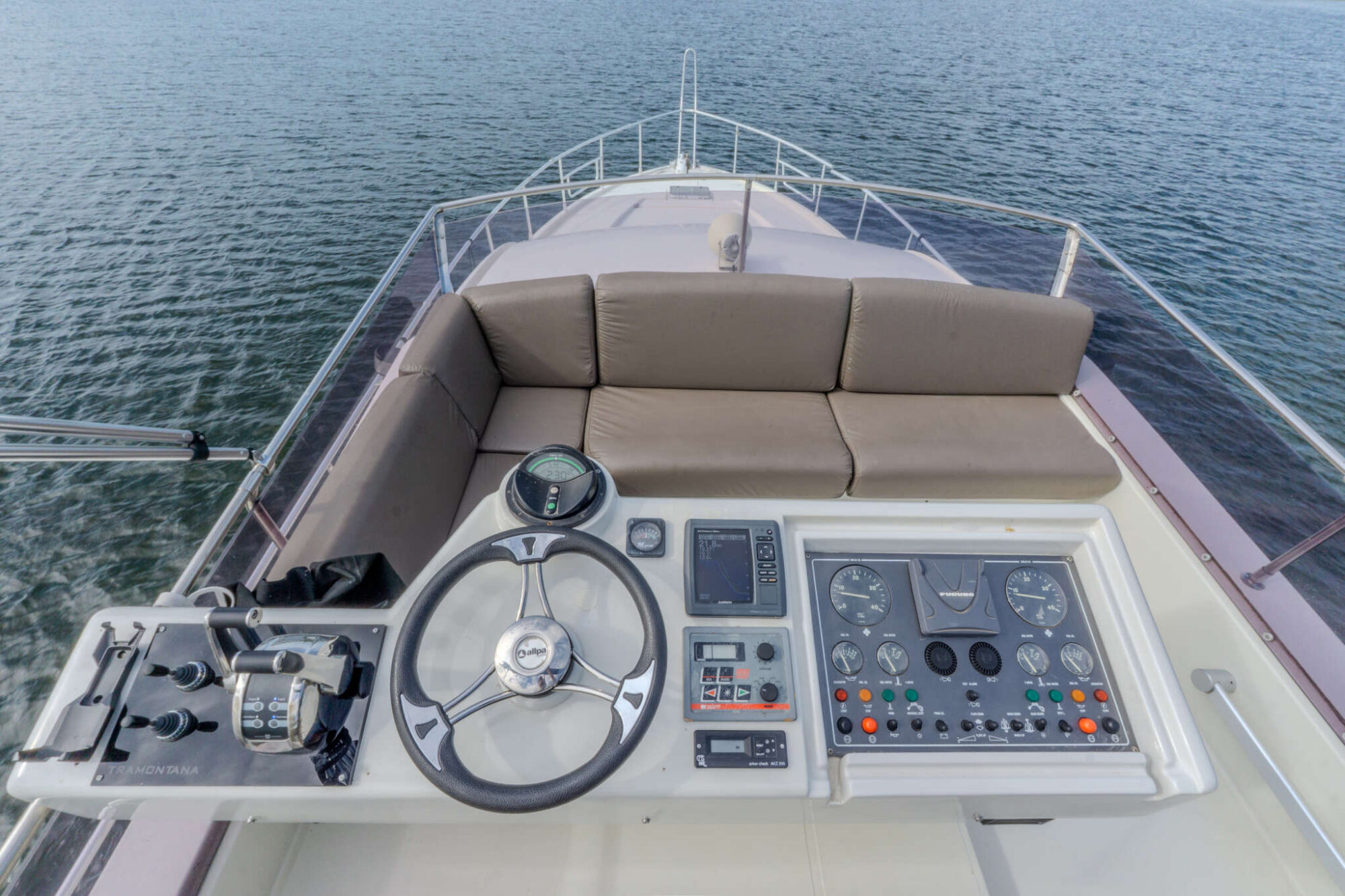 foto: 22 Mochi Craft Mochi Craft 43 Flybridge