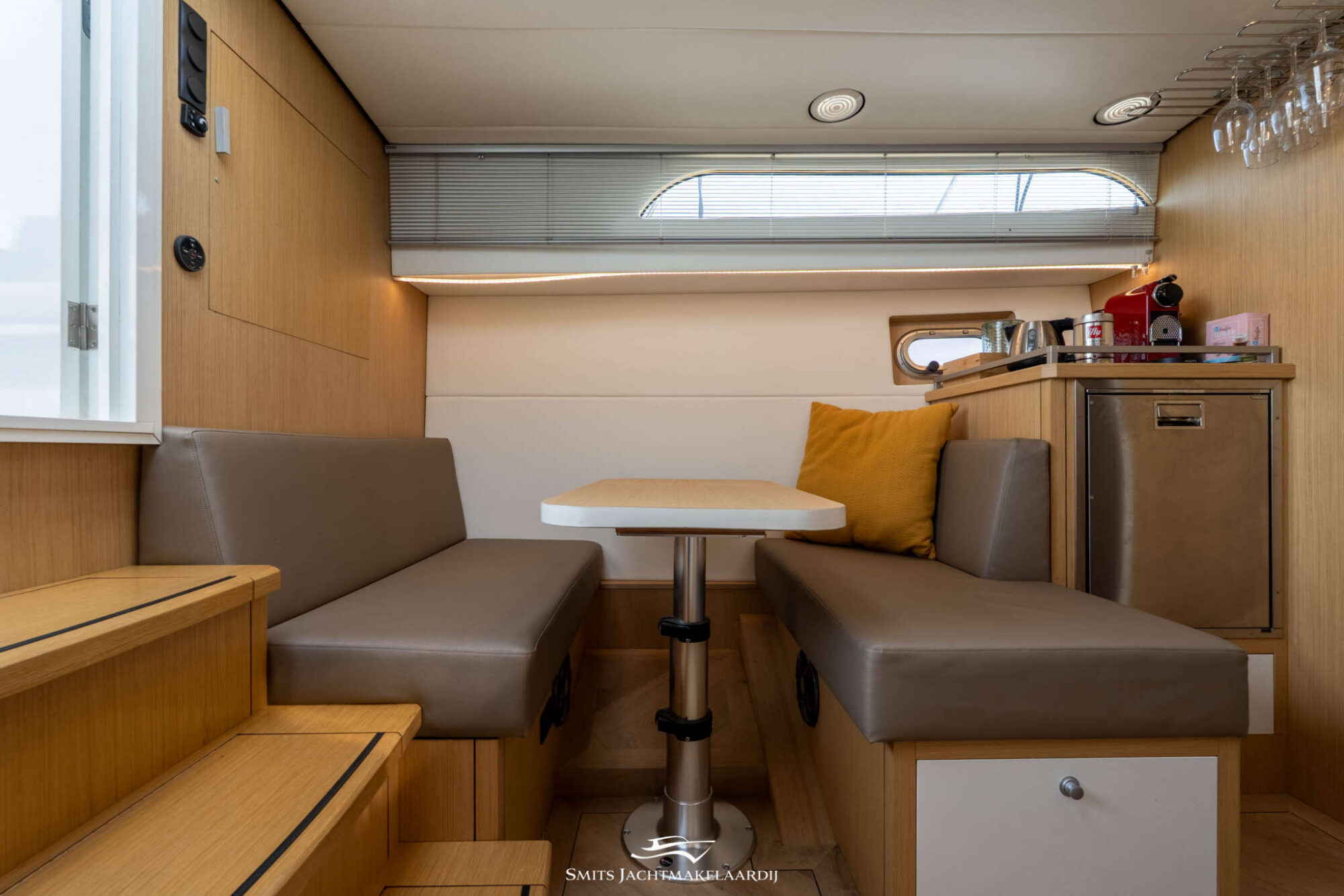 foto: 21 Crown yachts Crown Keyzer C107 Cabrio