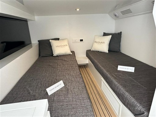 foto: 10 Vandutch 48