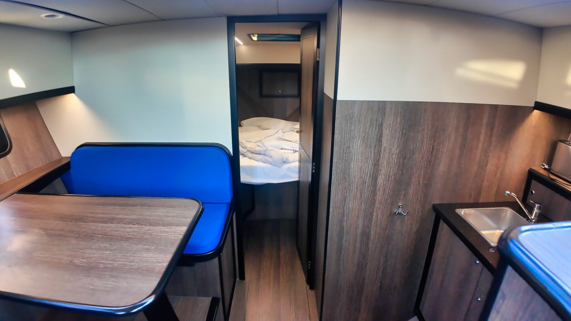 foto: 18 Vacance Vacance 12.00 AK Cabrio