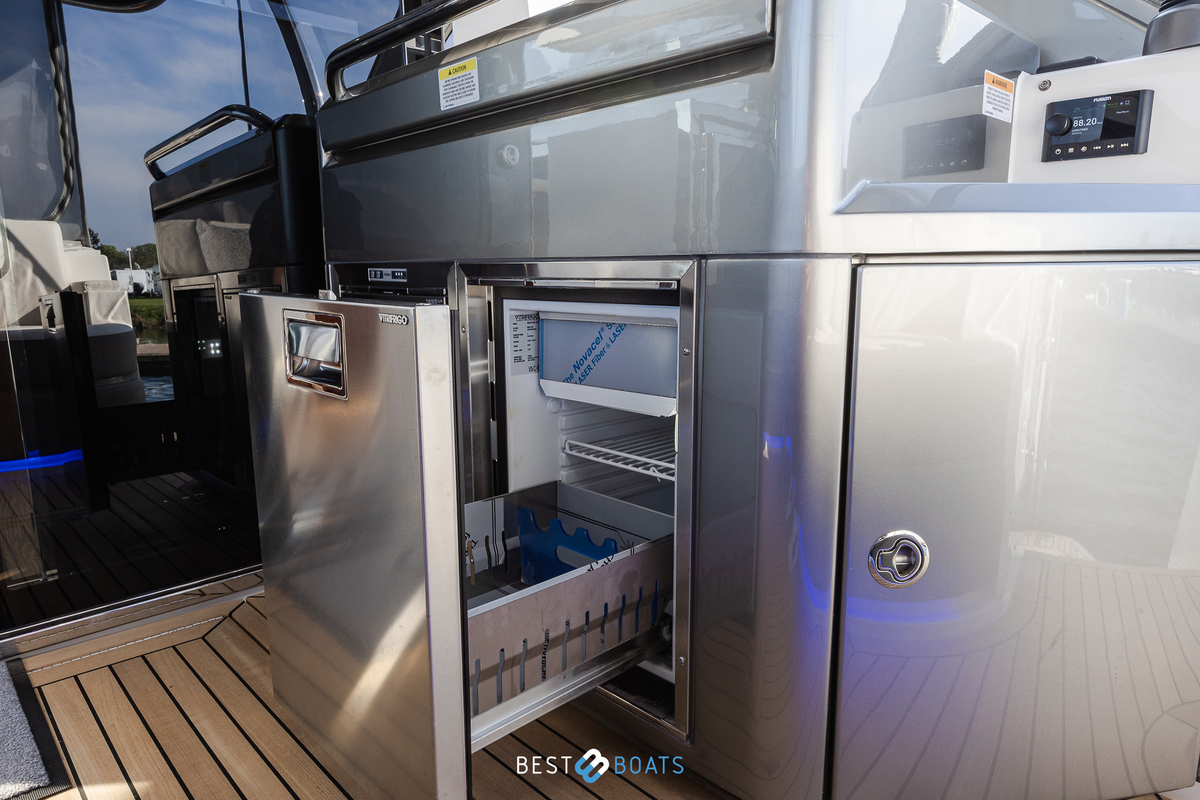 foto: 23 Riviera 4600 SPORT YACHT-PLATINUM EDITION