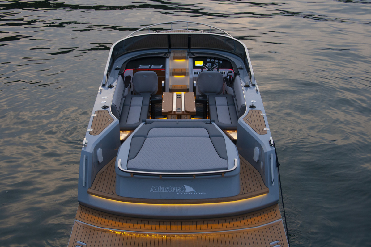 foto: 22 Alfastreet Marine 28 Cabin Electric
