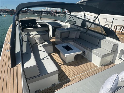 foto: 10 Vandutch 48