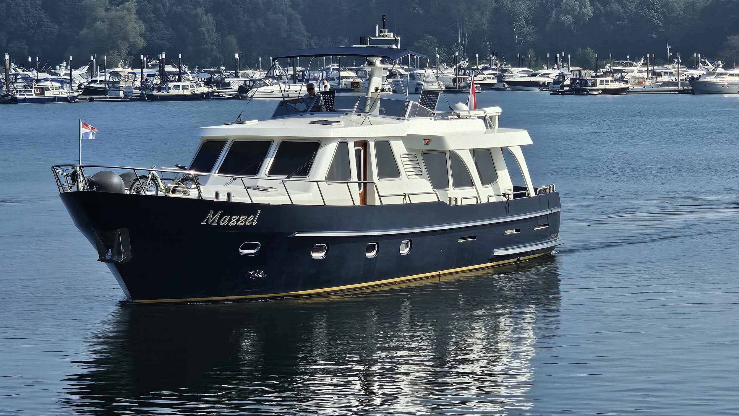 foto: 18 Bendie 1800 Trawler Met Stabilisatoren