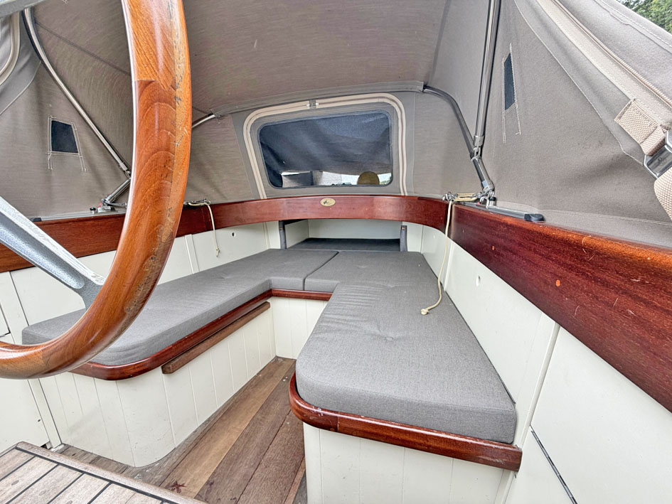 foto: 14 ex Marine Motorsloep 30
