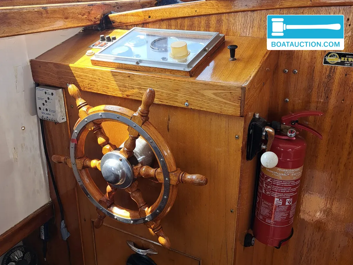 foto: 5 Motorboat 830