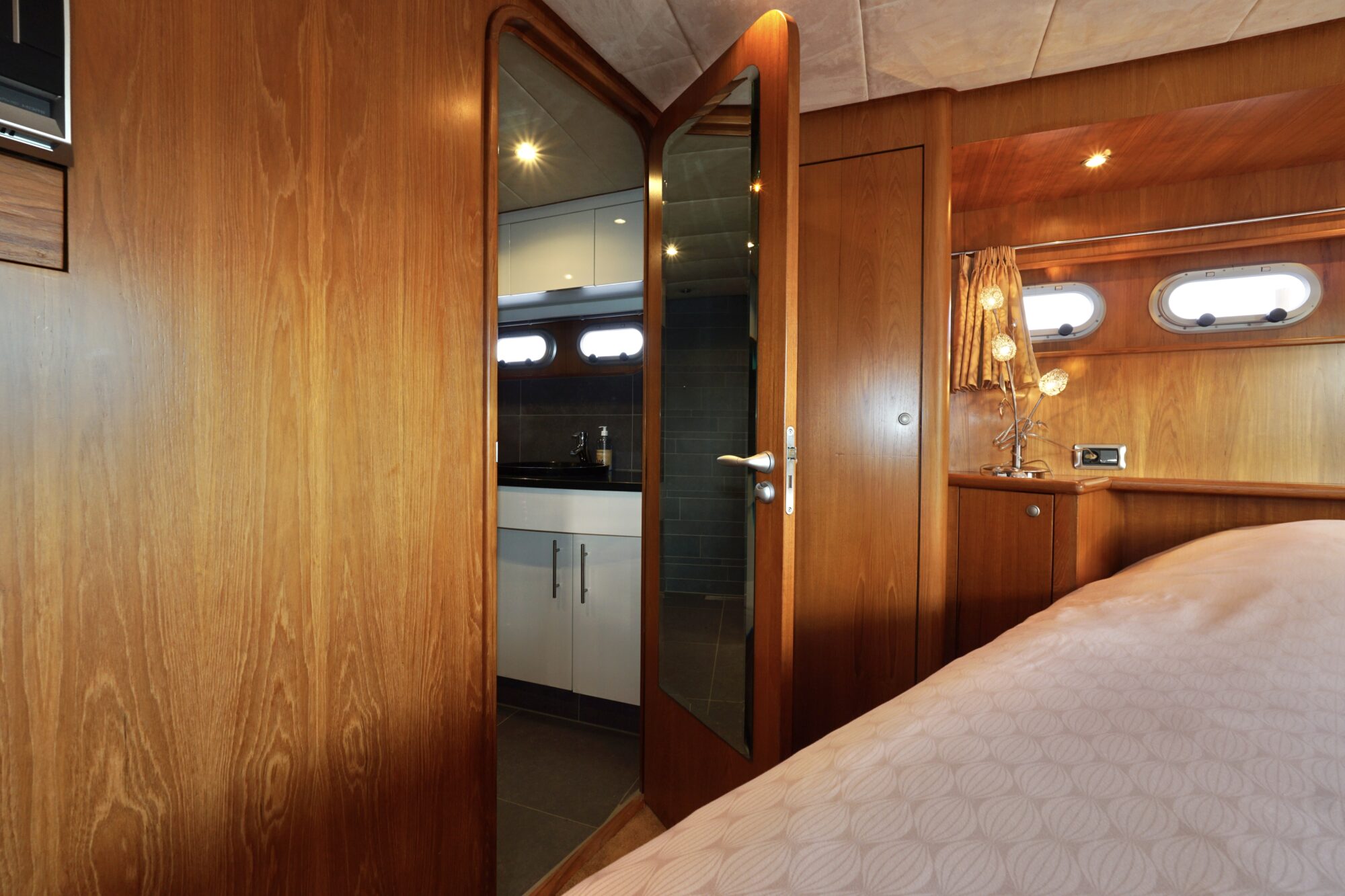 foto: 28 Van den Hoven Van den Hoven Exclusive 18.00 VS