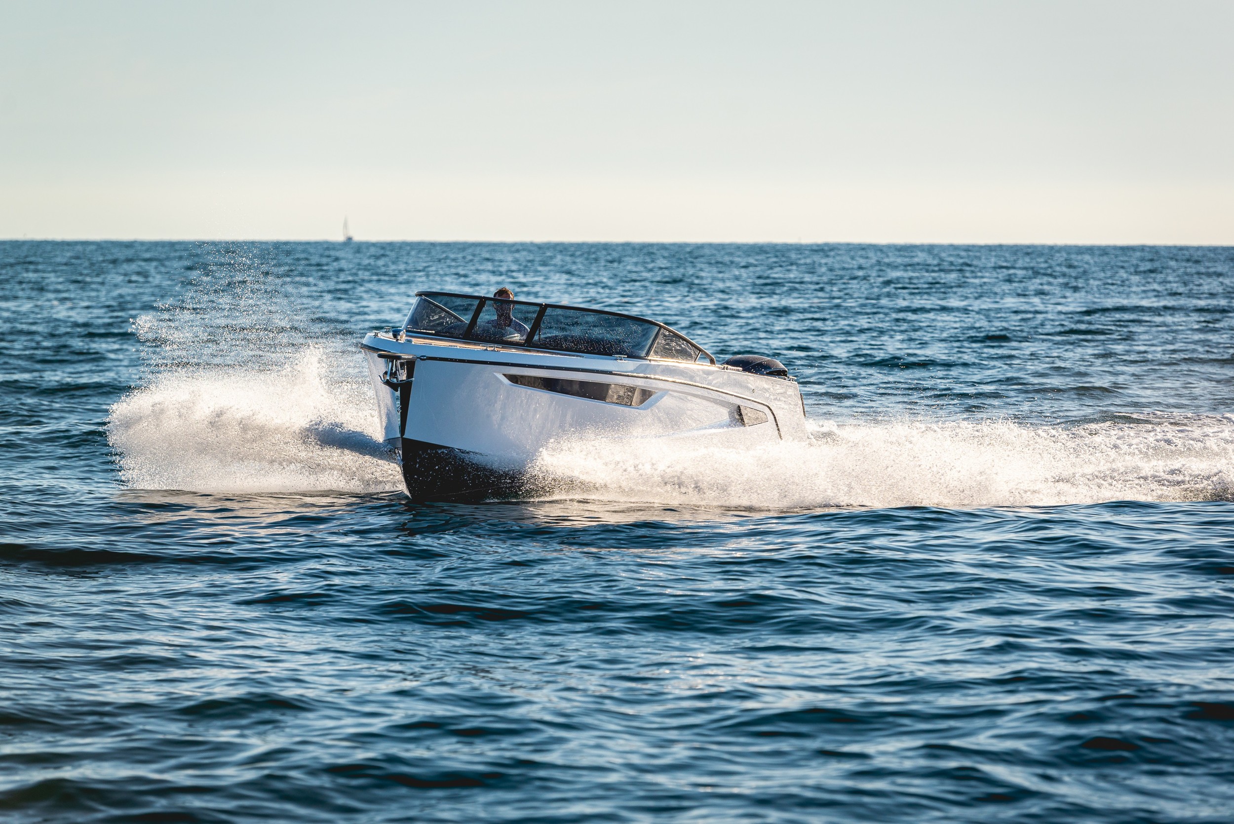 foto: 8 Alfastreet Marine 25 Cabin Evolution - Outboard Series