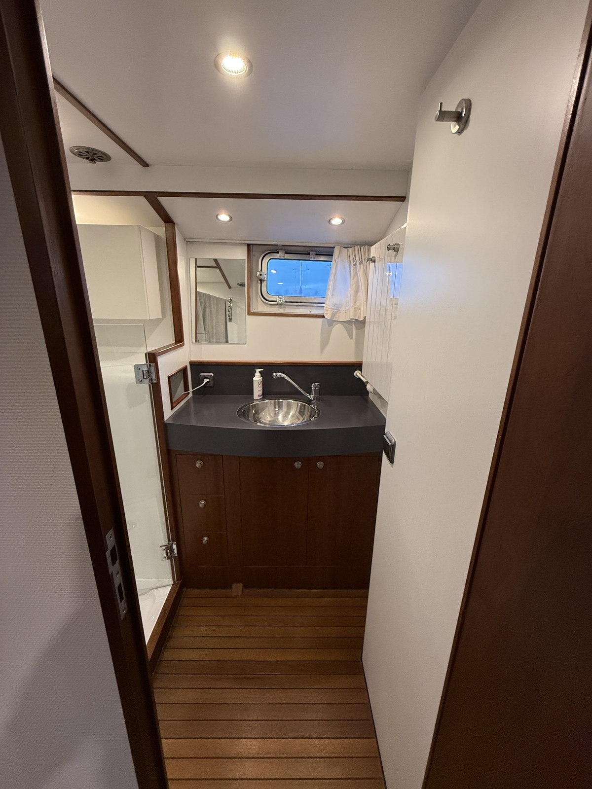 foto: 14 Ex-Patrouille Vaartuig Varend Woonschip