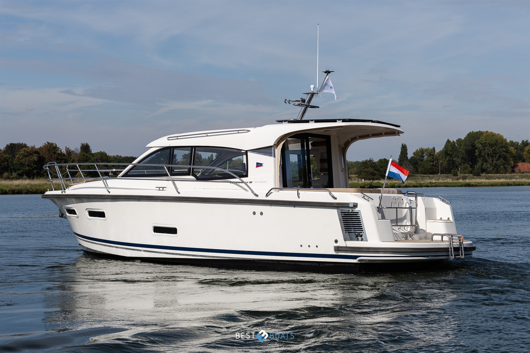 foto: 14 Nimbus 305 Coupé