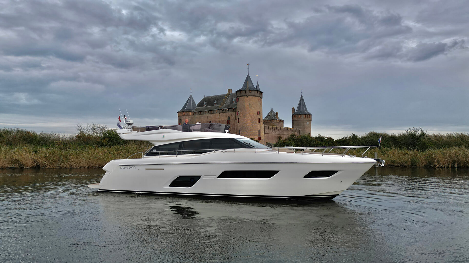 Ferretti Yachts 550