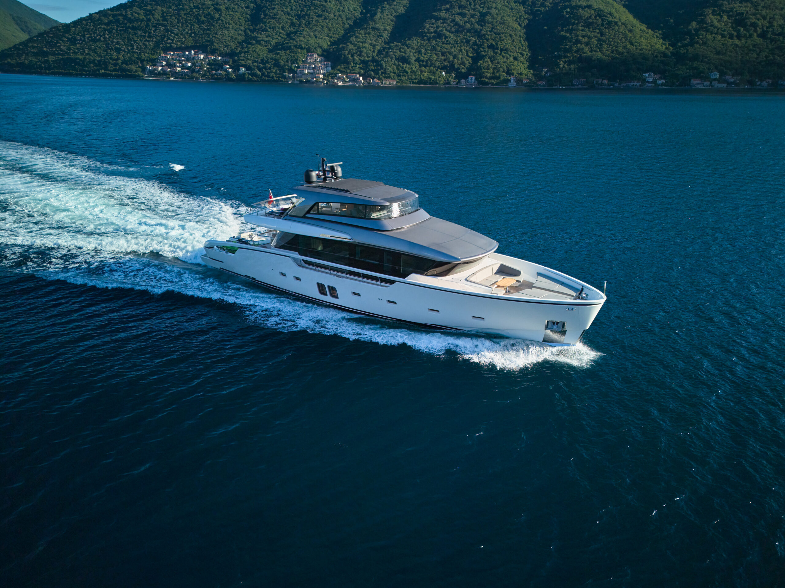 foto: 27 Sanlorenzo SX88 #39 Zaffiro III
