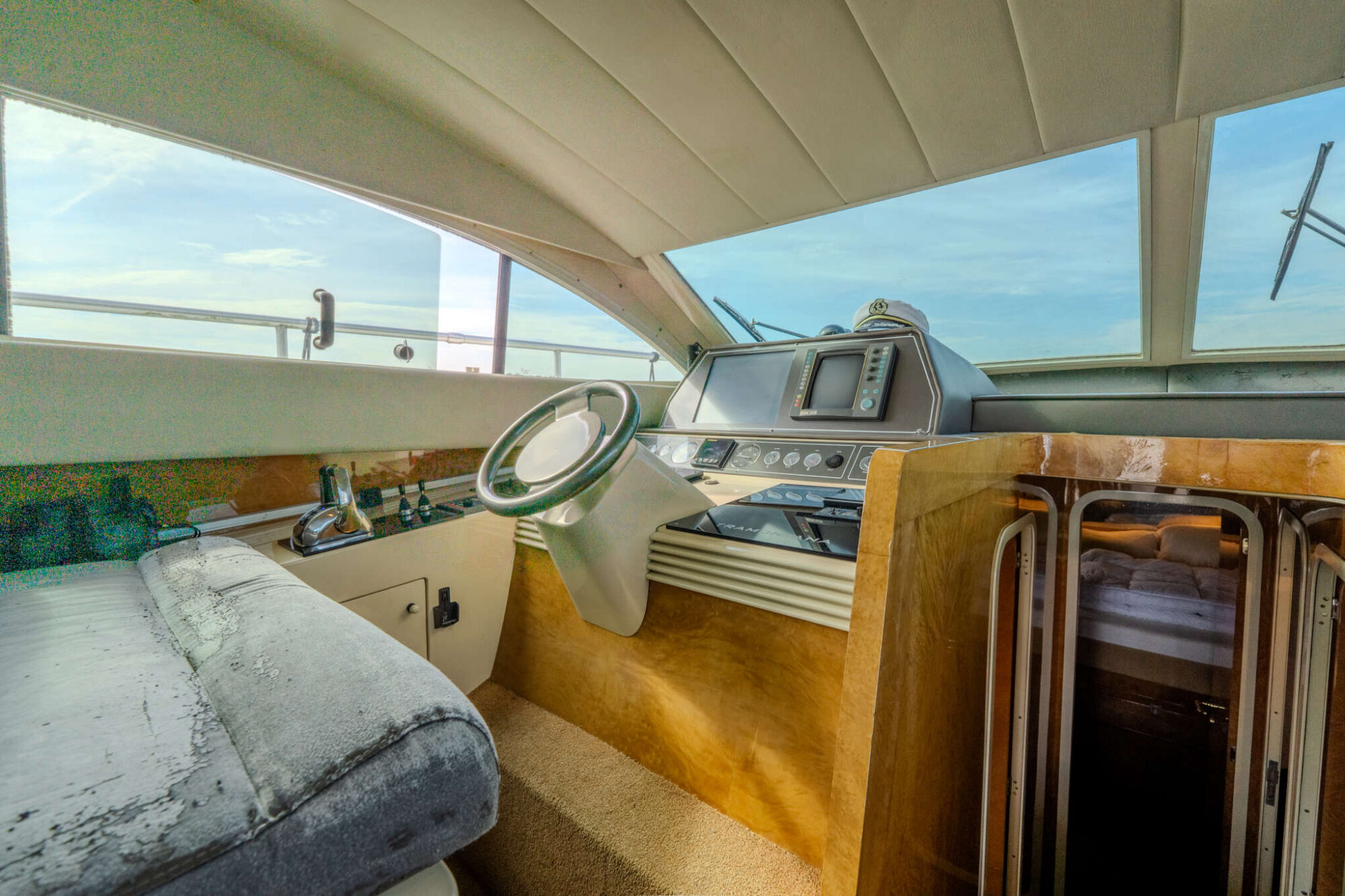 foto: 23 Mochi Craft Mochi Craft 43 Flybridge