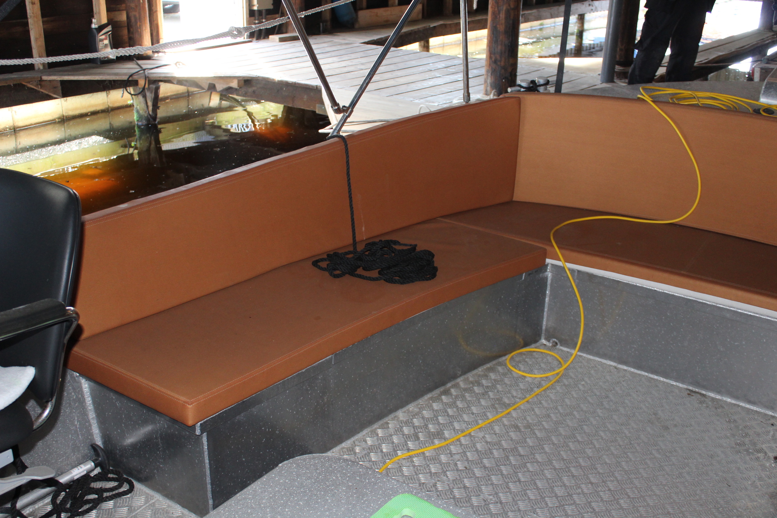foto: 12 Black Fish Cabin 850 XL