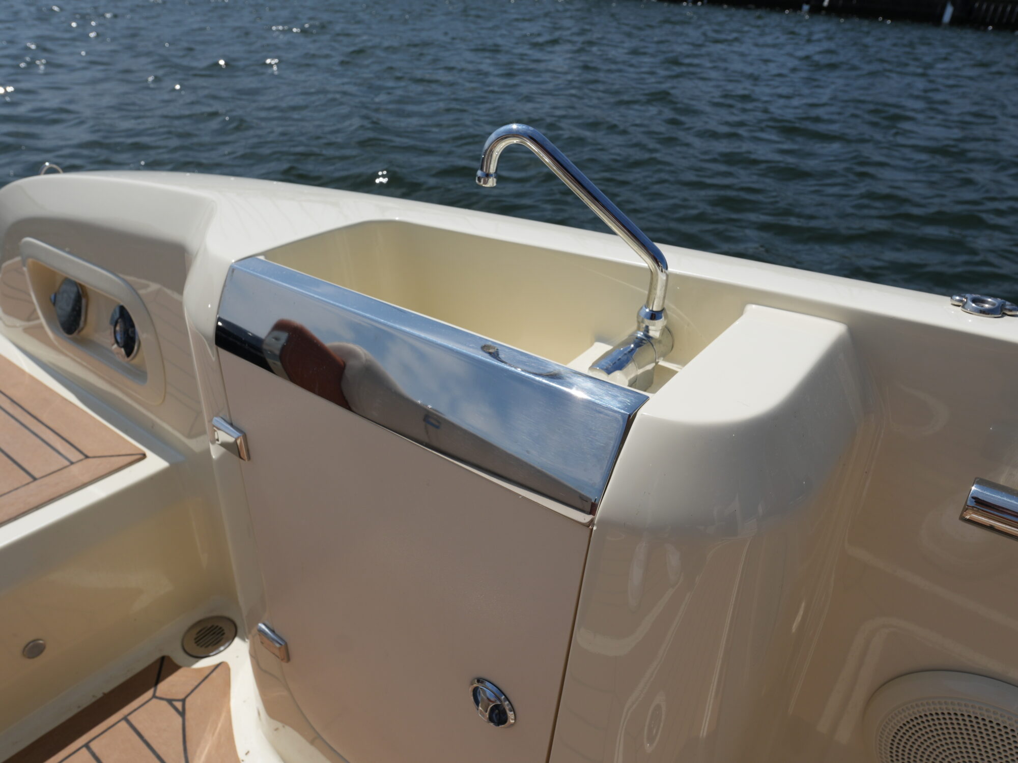 foto: 14 Invictus Invictus 270 CX