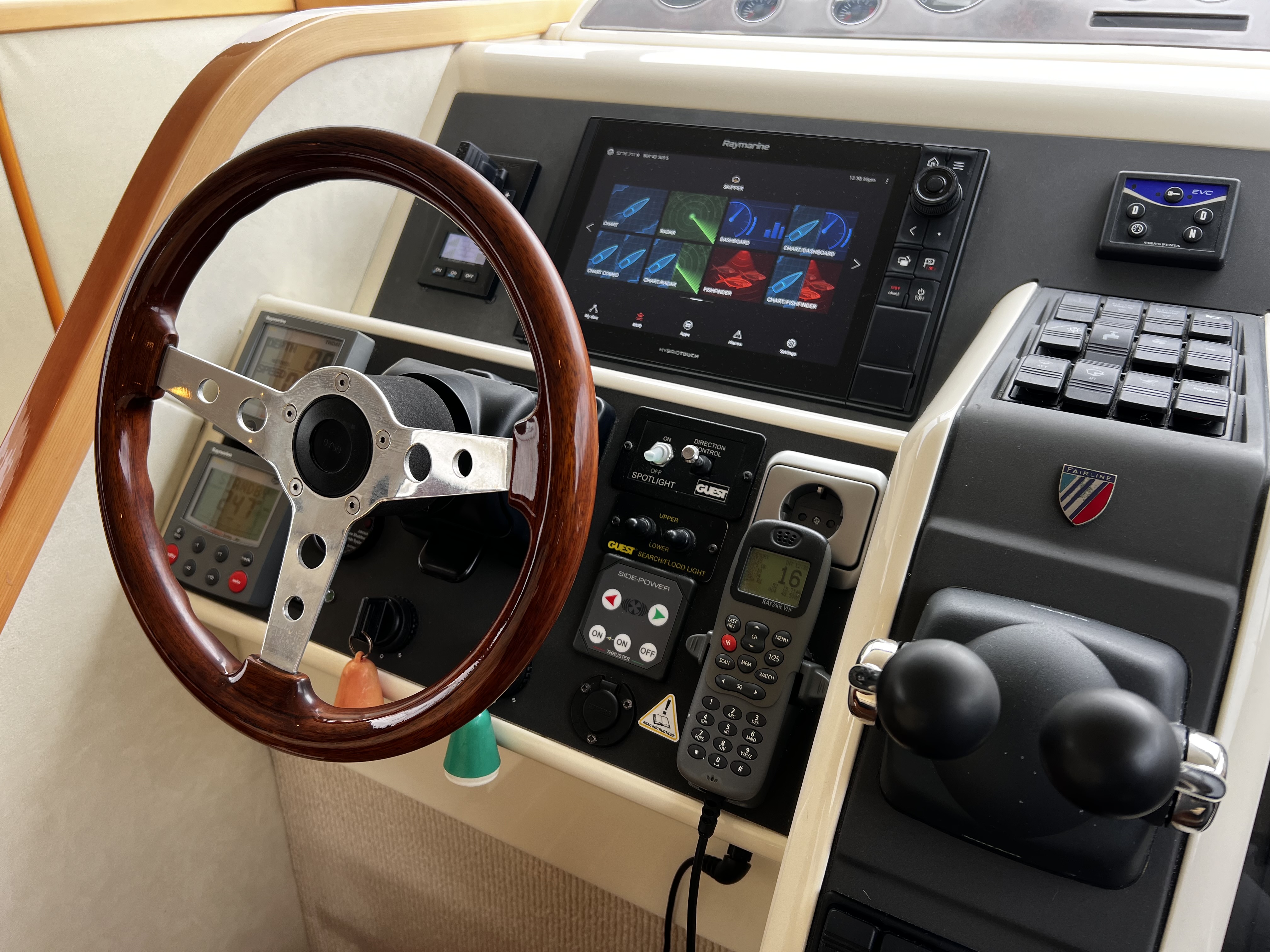 foto: 15 Fairline Phantom 46