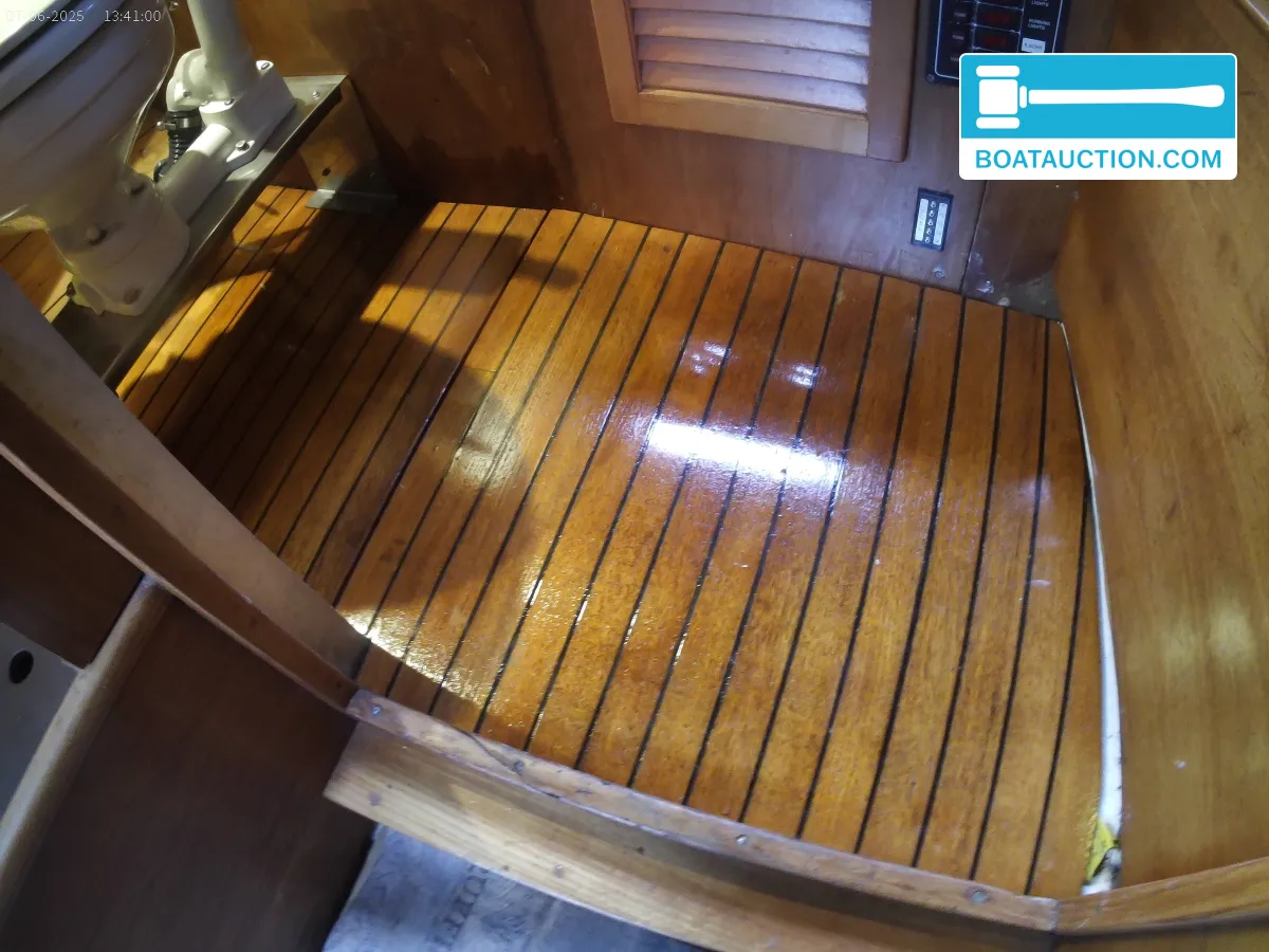 foto: 5 Helmsman 31