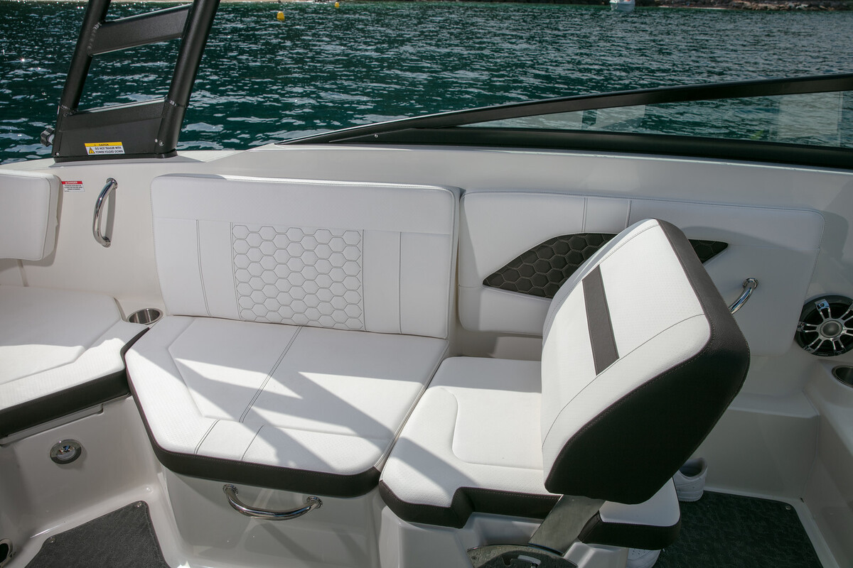 foto: 9 Sea Ray Sun Sport 230 OB