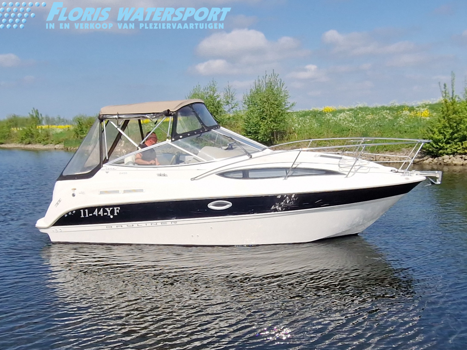 foto: 6 Bayliner 2455