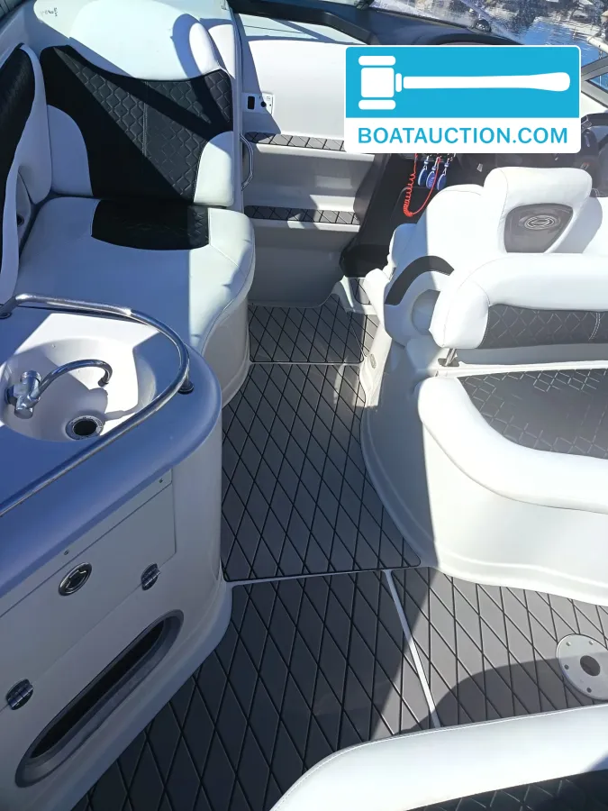 foto: 5 Crownline 315 SCR