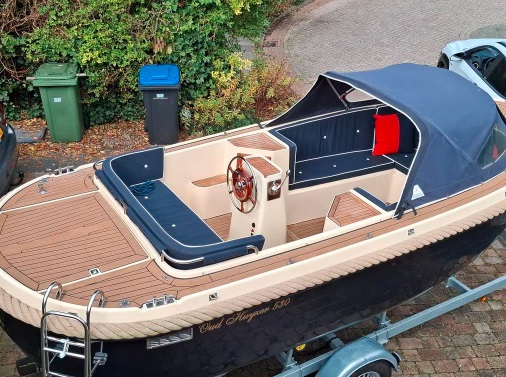 foto: 4 OudHuijzer    530 sloep