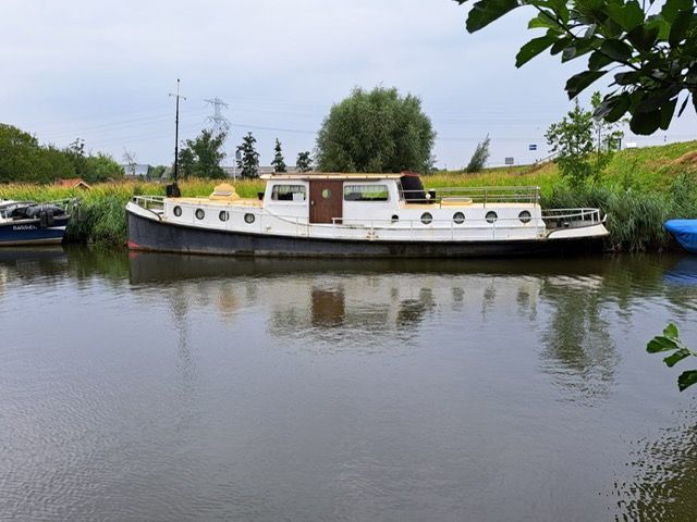 foto: 5 Motorboot 1270