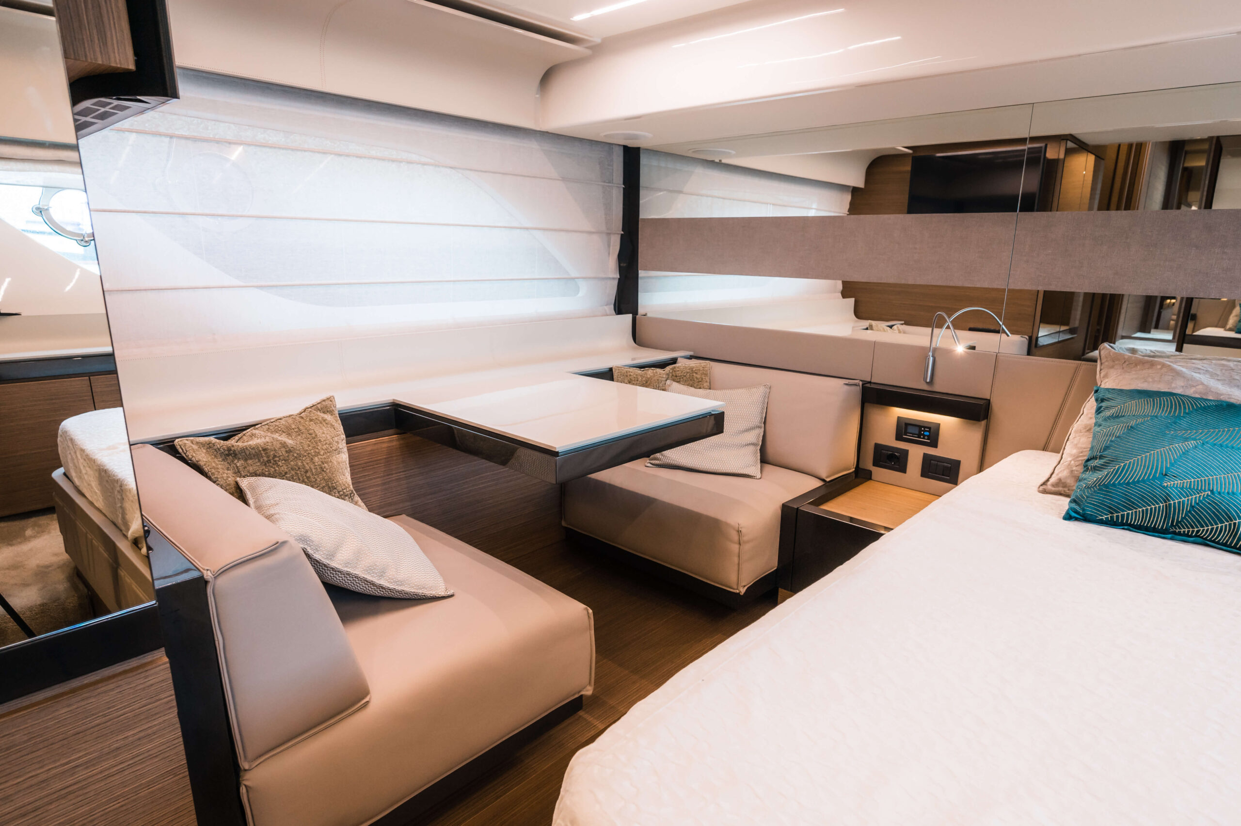 foto: 41 Ferretti Yachts 550