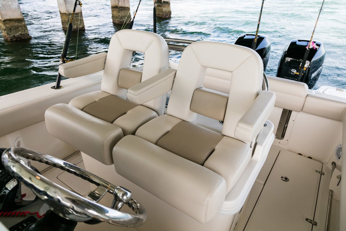 foto: 6 Boston Whaler 250 Outrage