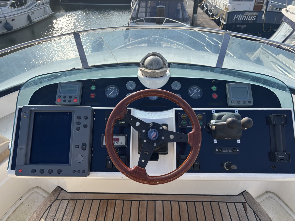 foto: 10 Fairline Squadron 52