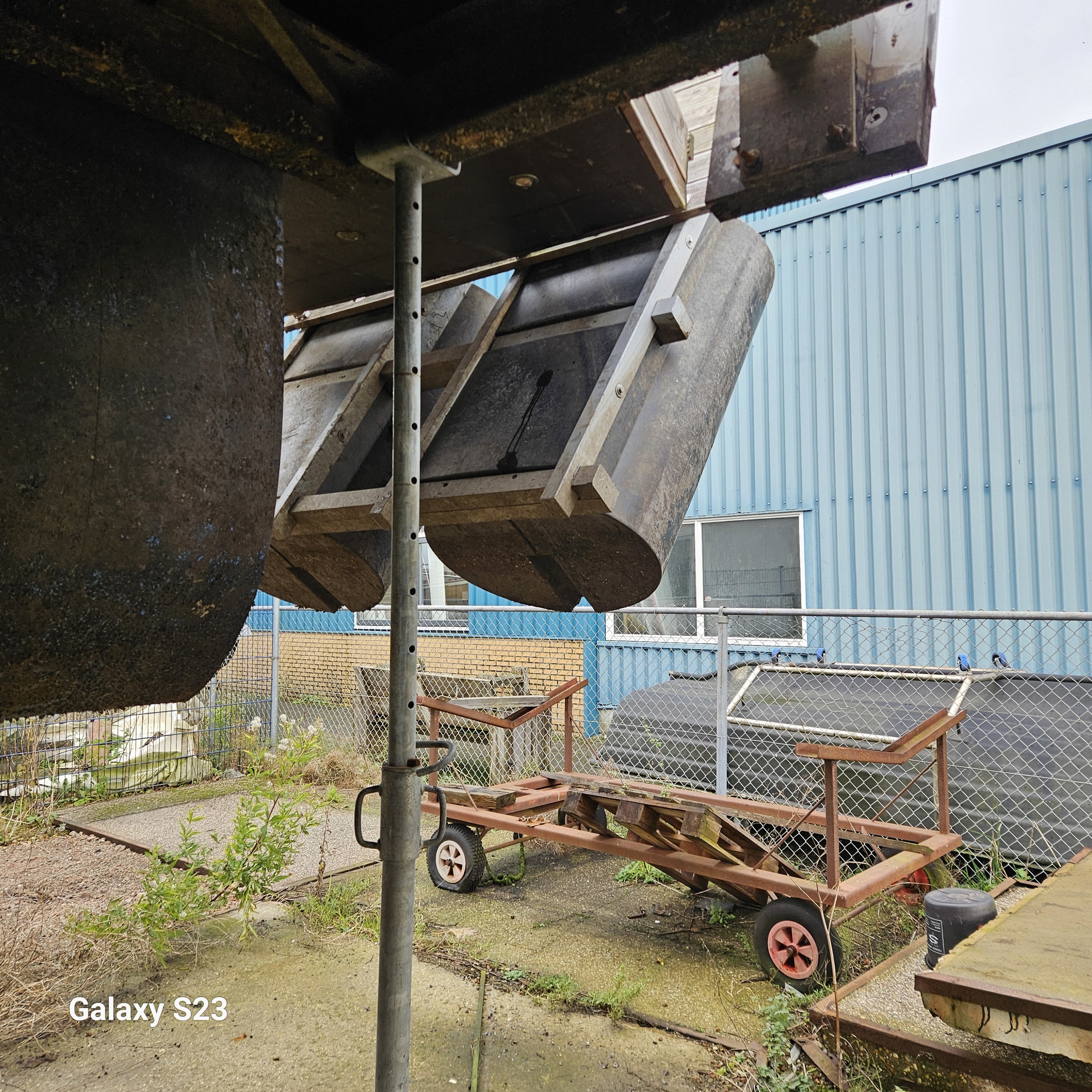 foto: 8 LST Boatin (onderstel) Houseboat