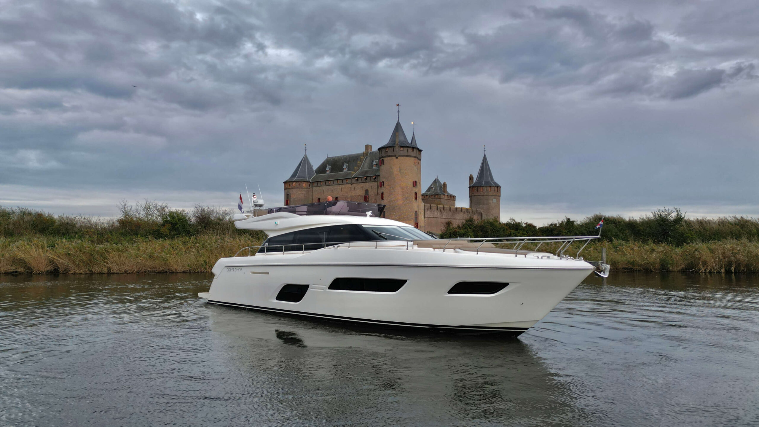 foto: 42 Ferretti Yachts 550
