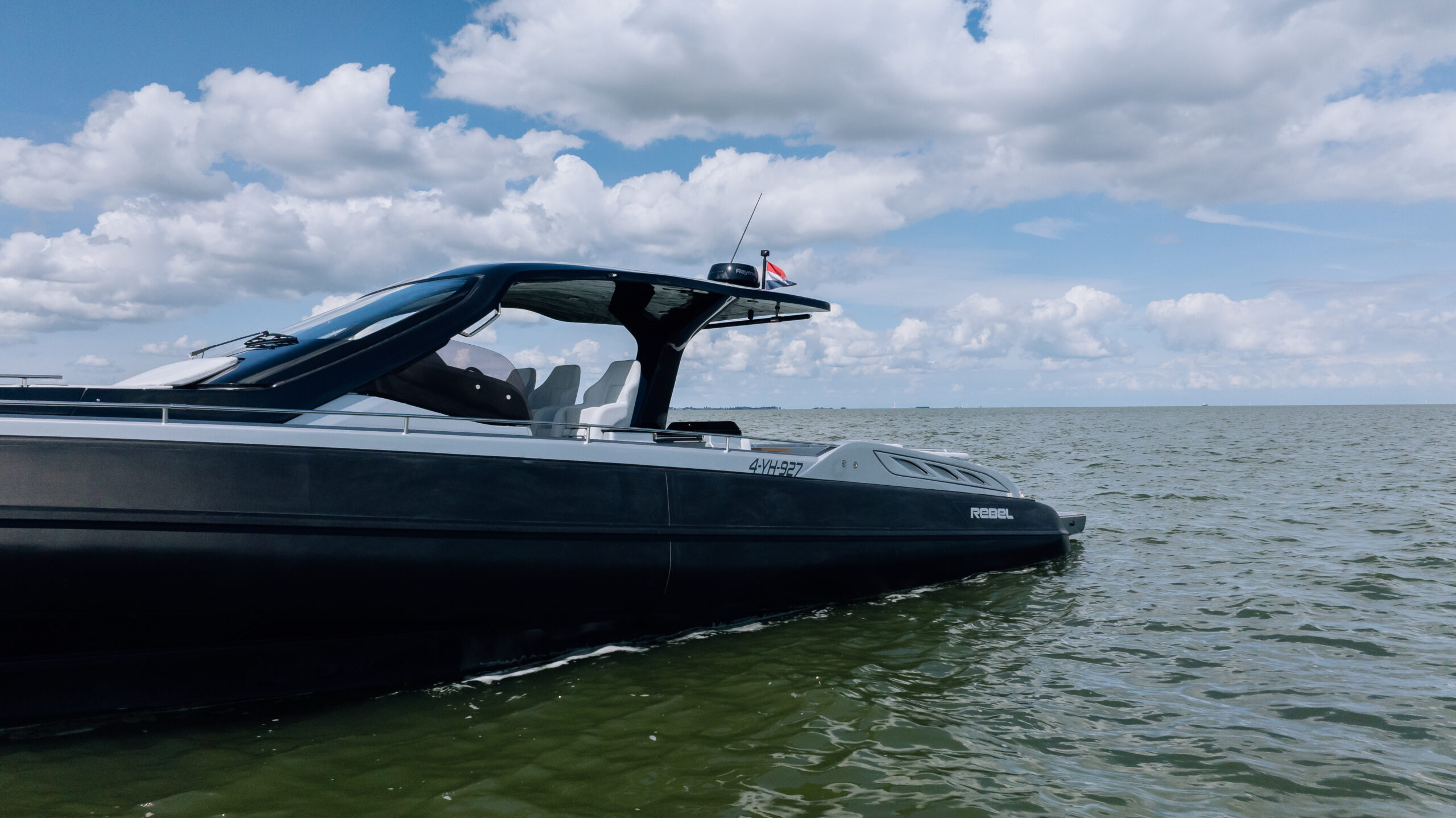 foto: 26 Sacs Rebel 47