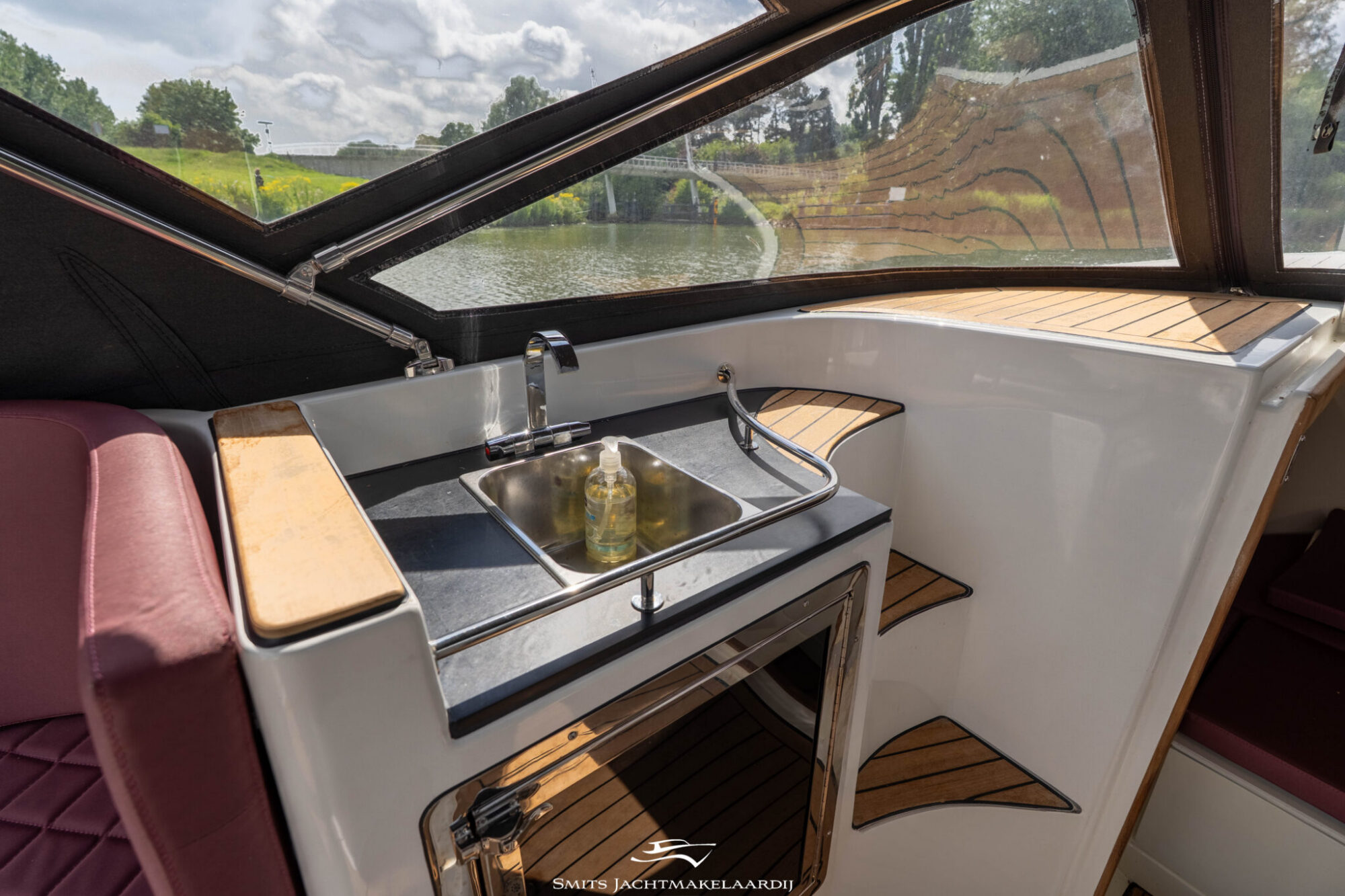 foto: 12 Bola Bola GS Tender 27 Semi Cabin