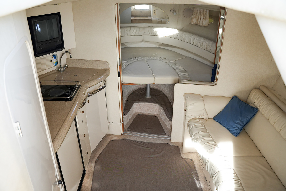 foto: 21 Sea Ray 330 Express Cruiser
