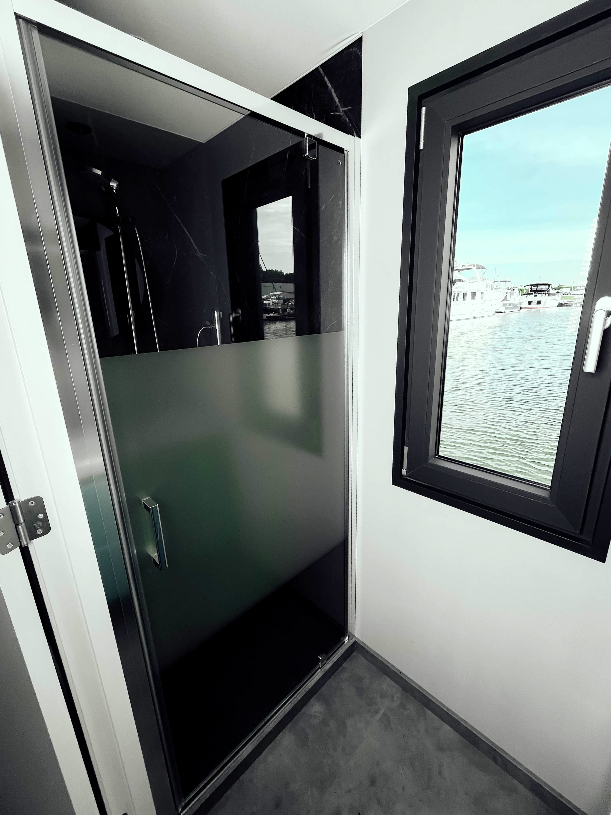 foto: 8 Houseboat Senso 45