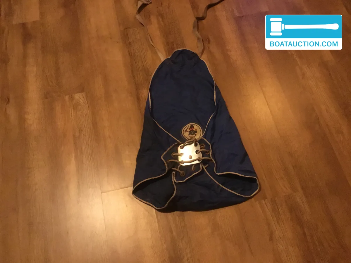 foto: 16 Spanker 712