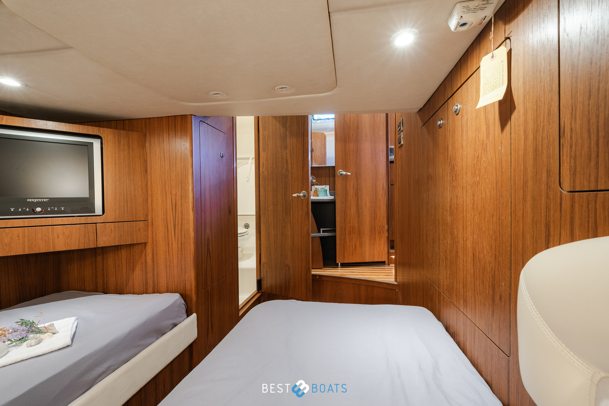 foto: 15 Tiara 4300 Sovran