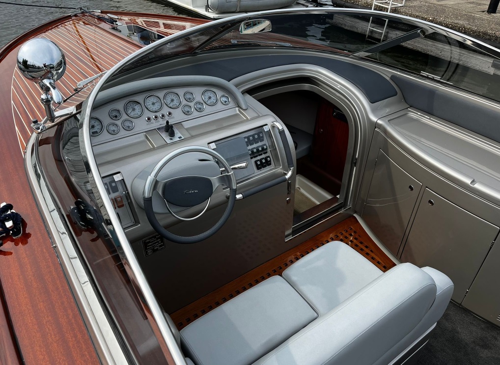 foto: 6 Boesch  Riva