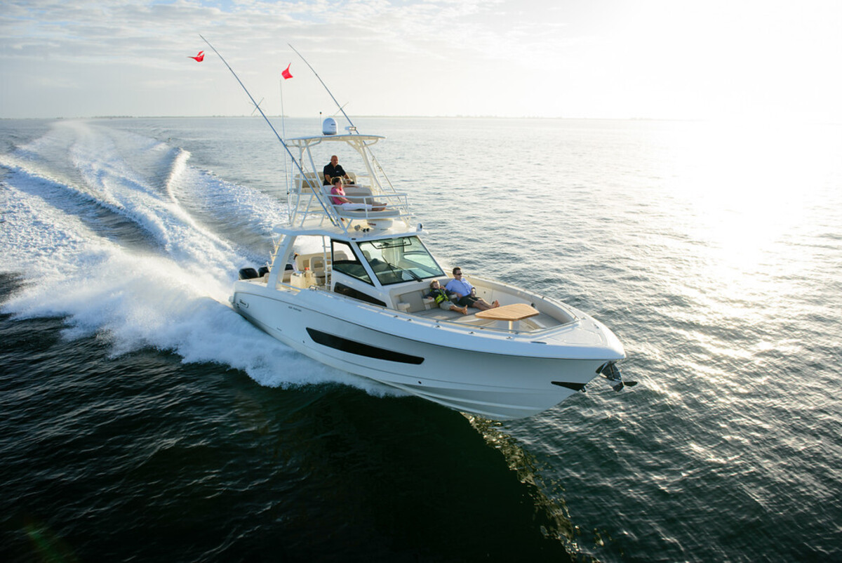 foto: 5 Boston Whaler 420 Outrage