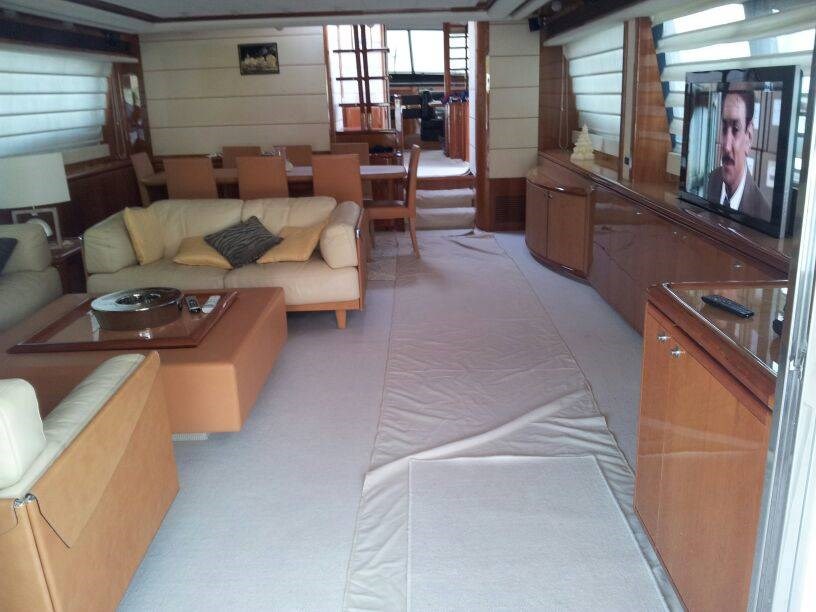 foto: 5 Ferretti  880