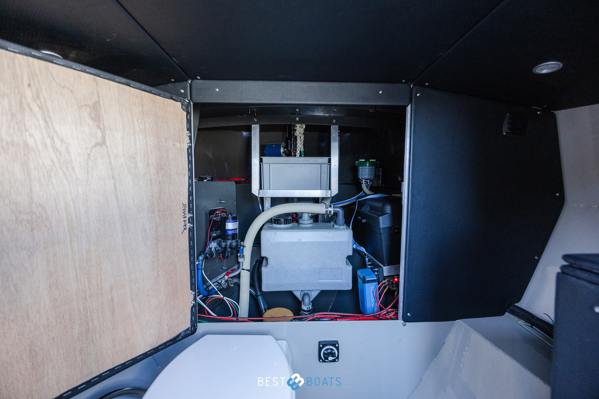 foto: 10 Stormer marine Tender R75