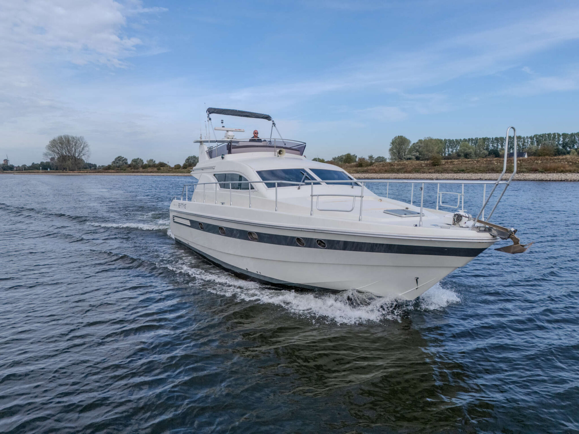 foto: 25 Mochi Craft Mochi Craft 43 Flybridge
