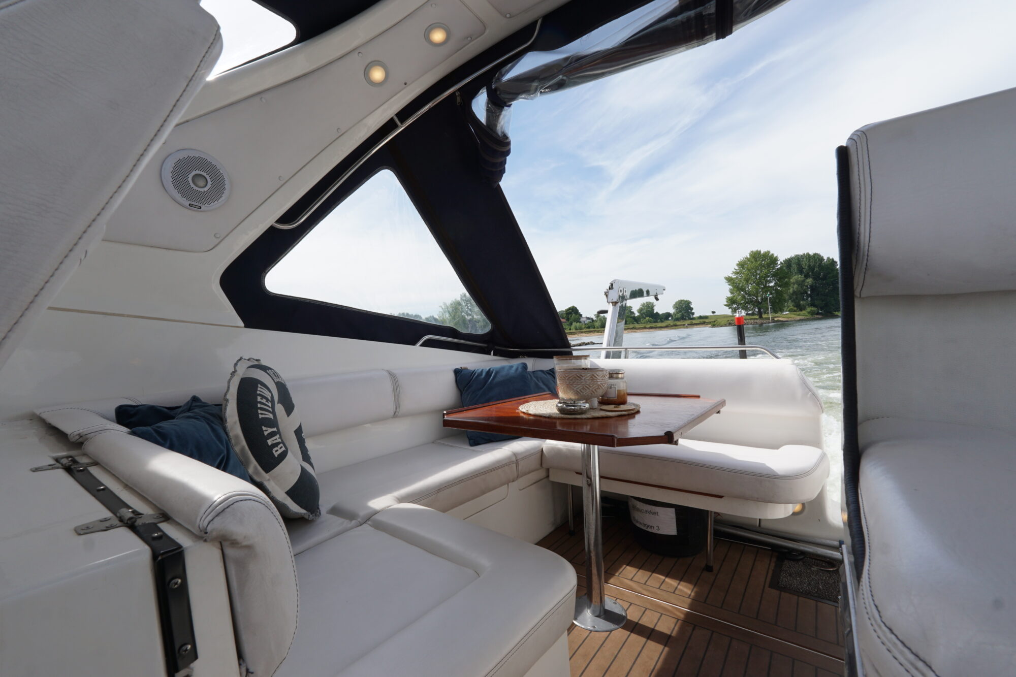 foto: 22 Sealine Sealine 328 Sport Bridge