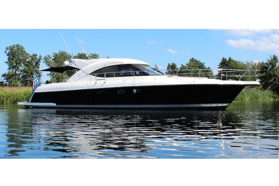 foto: 4 Riviera 4700 Sport Yacht